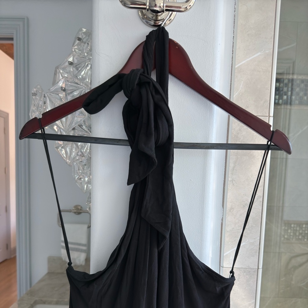 Alice + Olivia Amaya twisted jersey halterneck high slit maxi dress - Picture 11 of 11